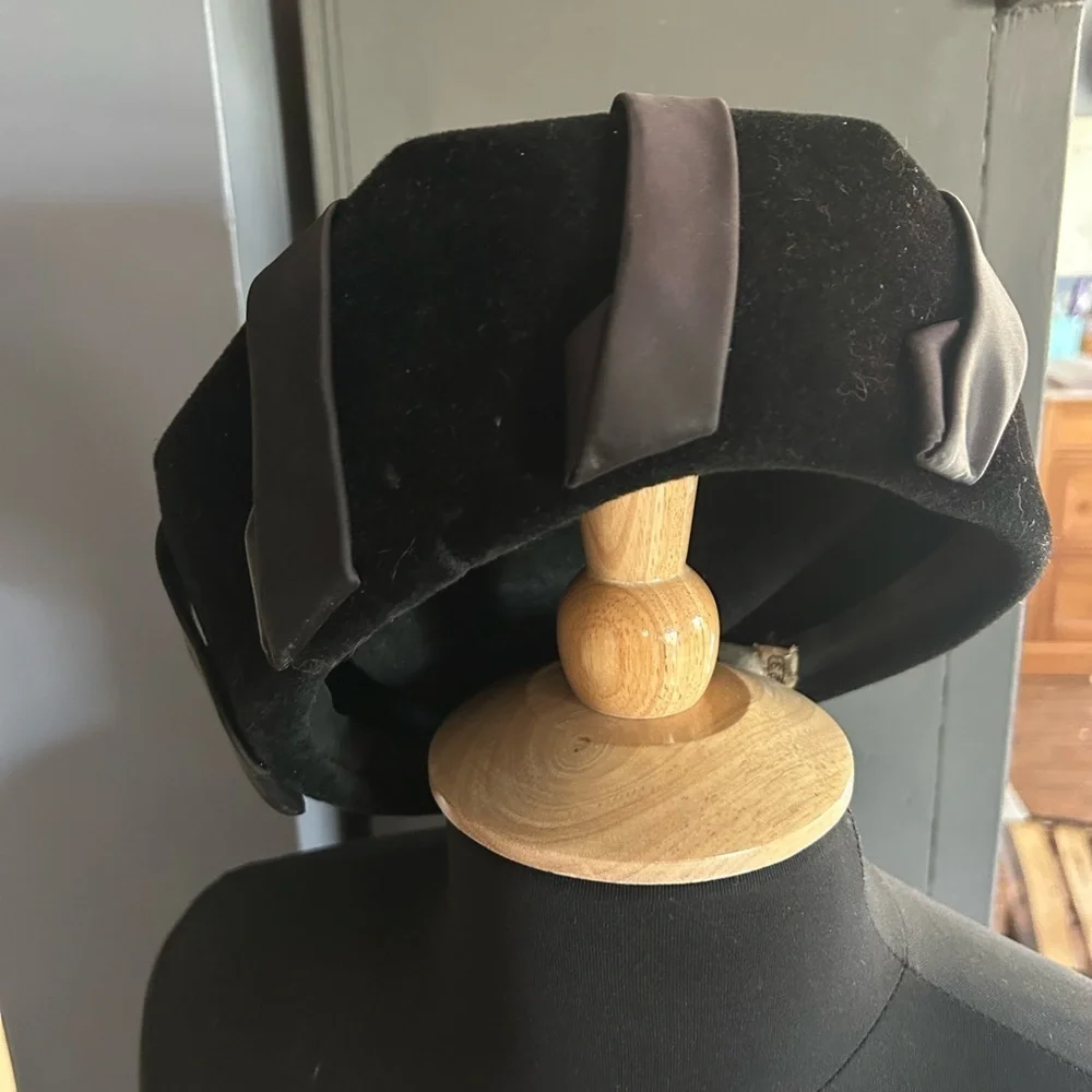 Vintage  Black Velour Cocktail Hat Satin Loops Fascinator - Picture 7 of 7